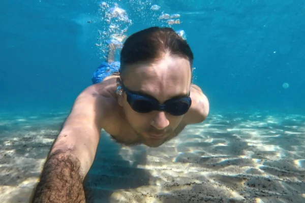 بعد زرع الشعر هل يدخل البحر او إلى الساونا؟