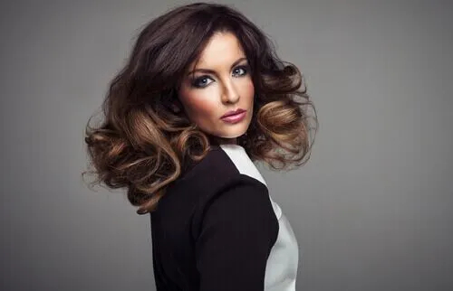 Frisuren, die Sie jünger aussehen lassen